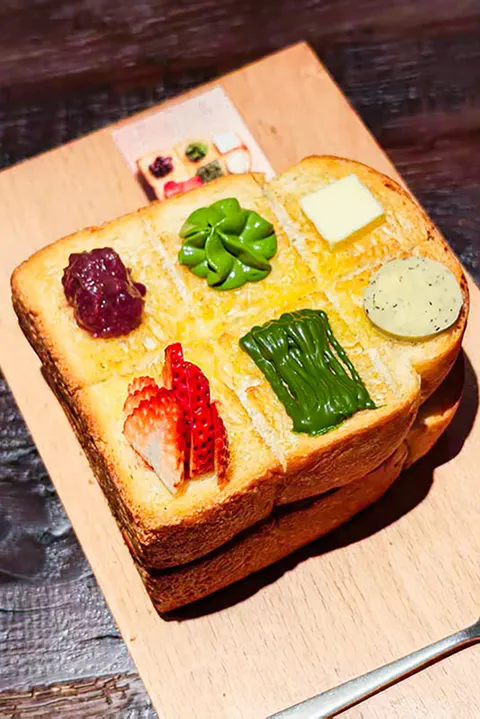 Bánh mì sữa nướng cắt 9 ô ăn kèm sáu vị phết (Signature Six-Flavor Toast)