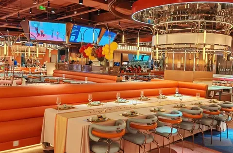 Khu vực sảnh/lounge tiệc bên trong BE1ST一工元 với bàn tiệc dài và biển hiệu BE1ST phía sau