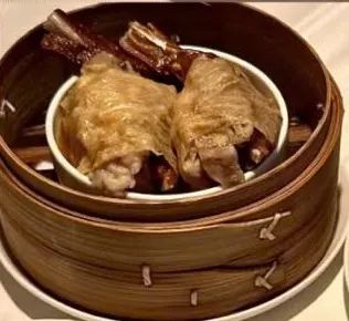 Xửng tre hấp đựng chén cuốn váng đậu (ảnh An gửi)