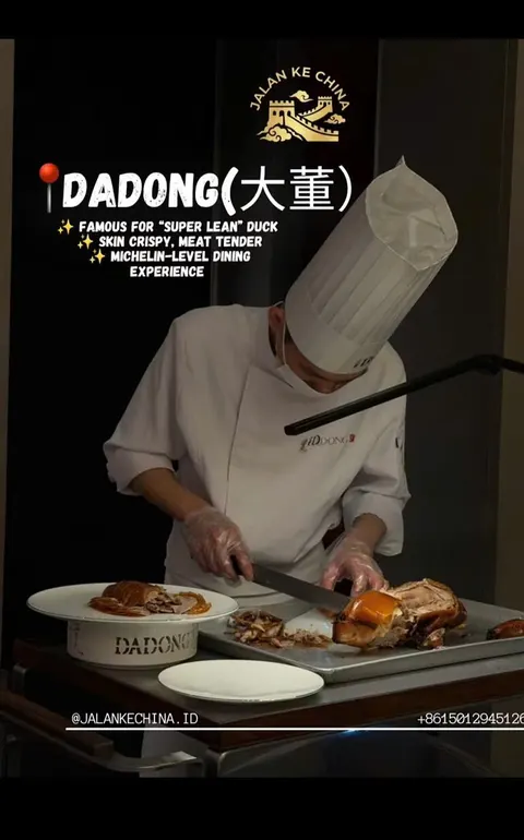 Đầu bếp Da Dong đang lọc vịt quay ngay tại bàn, slide carousel ghi FAMOUS FOR SUPER LEAN DUCK