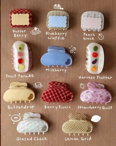 Kẹp càng cua Tagi. hình bánh quy, caro và trái cây: Butter Berry, Blueberry Waffle, Peach Glace, Fruit Parade, Milkberry, Harvest Platter, Butterdrop, Berry Picnic, Strawberry Quilt, Glazed Check, Lemon Grid (ảnh An gửi)